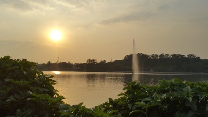 Fototapeta na wymiar sunset by the lake 