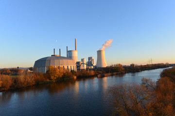 Fototapeta na wymiar Kraftwerk Staudinger in Großkrotzenburg Hessen 
