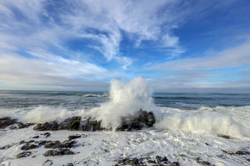 Fototapeta na wymiar Crashing waves on the central California coast in winter