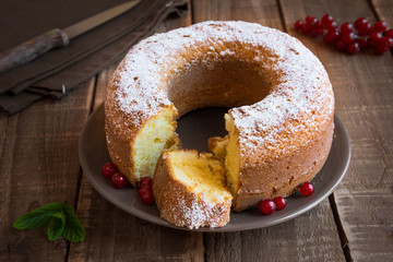 Cake with fresh fruit and mint