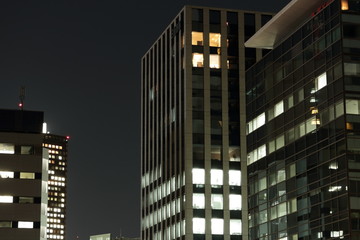 Fototapeta na wymiar 夜の高層ビル