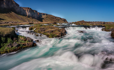Fototapeta na wymiar Wunderschöne Flusslandschaft im Herzen Islands