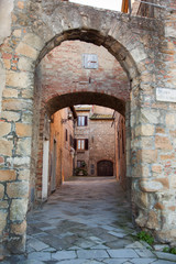 Fototapeta na wymiar Toscana, il borgo di Gambassi Terme,Firenze.