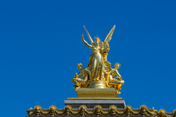 Fototapeta na wymiar Statue in Paris