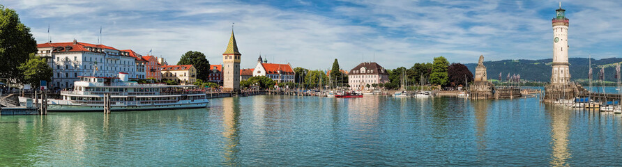 Fototapeta na wymiar Lindau Hafenpanorama