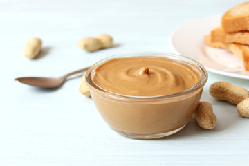 Obraz na płótnie Canvas peanut butter and peanut beans on wooden background