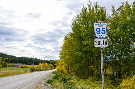 ブリティッシュ・コロンビア・ハイウェイ95号線の標識（カナダ　ブリティッシュ・コロンビア州）