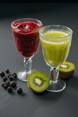 Berry and kiwi fruit smoothie