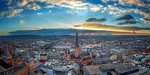 Luftbildaufnahme der Stadt Bonn mit Münster - obrazy, fototapety, plakaty