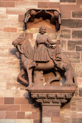 St. Martinsfigur am Münster in Basel, Schweiz