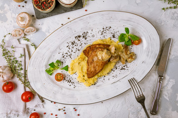 Chicken cutlets with mashed potatoes