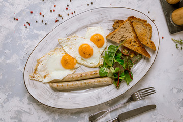 Fried eggs with tomatoes and toast