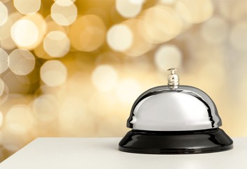 Obraz premium Hotel ring on wooden table background.