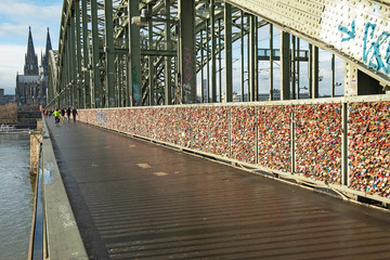 "Liebesschlösser" an der Hohenzollernbrücke, Köln, Deutschland