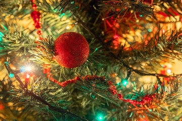 Obraz na płótnie Canvas green winter christmas tree decoration holiday red celebration ball 