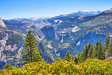 The most beautiful Yosemite National Park in the world, dense trees, fresh air, blue sky