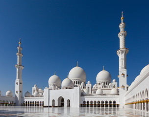 Fototapeta na wymiar Sheikh Zayed Grand Mosque, Abu Dhabi, UAE