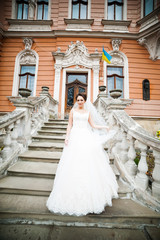 Obraz premium Beautiful european bride walking near old castle and have fun