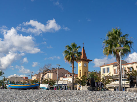 &eacute;glise et bateaux du cros de cagnes