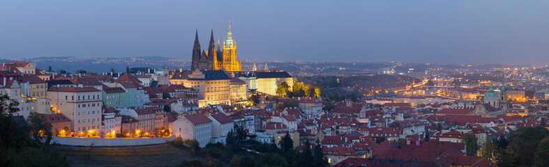 Fototapeta na wymiar Prague - The panorama of the Town with the Castle and St. Vitus cathedral at dusk.