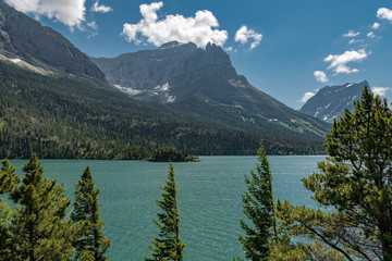 Fototapeta na wymiar Beautiful landscape view of St Mary Lake in Glacier National Park, Montana,