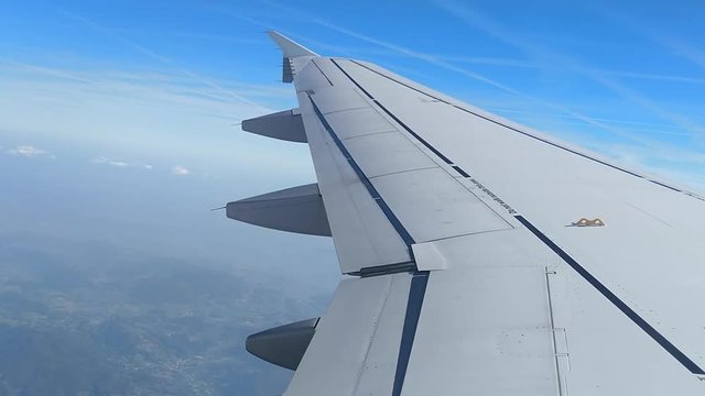 Avion en vol tournant