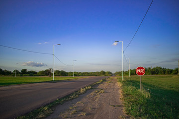 Costado de un Cruze de Ruta