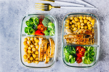Healthy meal prep containers chicken and fresh vegetables.
