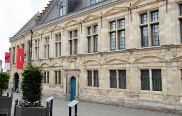 Fototapeta na wymiar Ville de Cassel, musée de Flandres (ancienne Cour de Justice), département du Nord, France