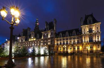 Fototapeta na wymiar The city hall of Paris decorated with Christmas trees at night. Paris, France.