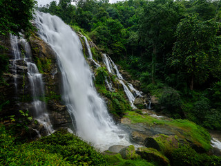 Fototapeta na wymiar Smooth waterfall