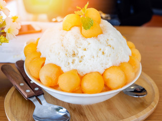 Bingsu korea dessert style bingsu cantaloupe bingsoo tray