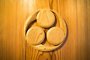 高野山 金剛峯寺　寺紋「三頭右巴」