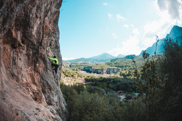 Fototapeta na wymiar A man climbs the rock.