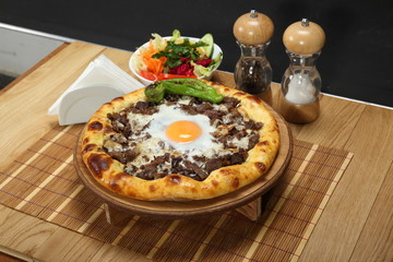 Kavurmalı Pide