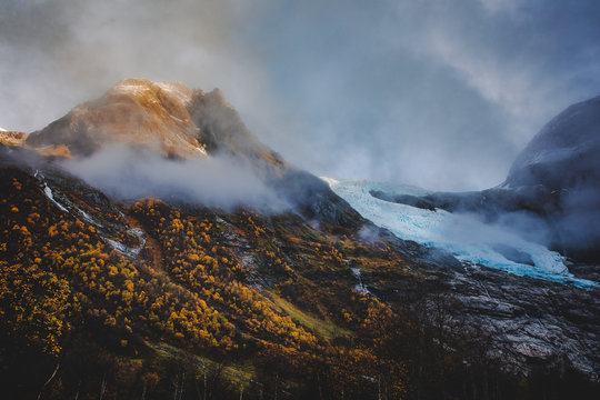 Herbst in Norwegen mit dem Jostedalsbreen