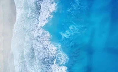Papier Peint photo Eau Plage et vagues en vue de dessus. Fond d& 39 eau turquoise en vue de dessus. Paysage marin d& 39 été depuis l& 39 air. Vue de dessus depuis un drone. Concept et idée de voyage