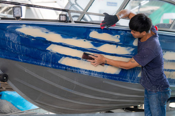 Aluminum boat painting procedure at service center