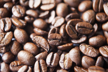 grains de café torréfier en gros plan