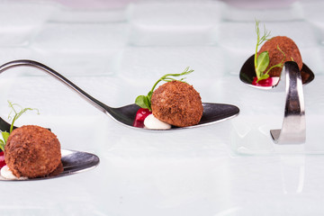 The cauliflower in batter, moves with mousse and greens