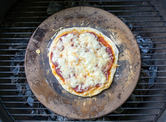 Pizza aus dem Grill 1 - 004