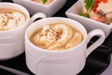 Champignons cream soup with a muscat