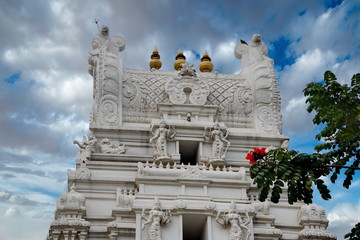 Obraz premium East India, Assam state, the temple of Tirupati Balaji Mandir is ten kilometers from the city of Guwahati 