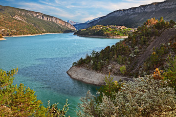 Fototapeta na wymiar Lac de Castillon, Provence, France: Verdon nature park landscape