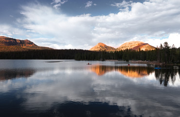 Fototapeta premium Scenic Crystal lake landscape in Uinta Wasatch national forest