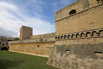 Fototapeta na wymiar il castello normanno-svevo di Bari