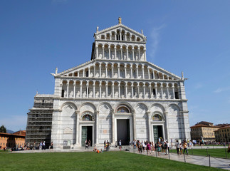 Obraz premium Catedral de Santa María Asunta, Duomo di Pisa, en la Piazza dei Miracoli, católica romana medieval dedicada a la Asunción de la Virgen, arte románico.