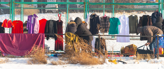 winter flea market, people buy old stuff