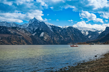 Obraz premium Boat on the lake in Austrian Alps.