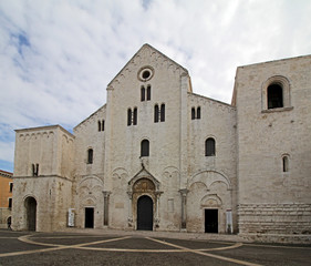 Fototapeta na wymiar Bari, chiesa di San Nicola; la facciata